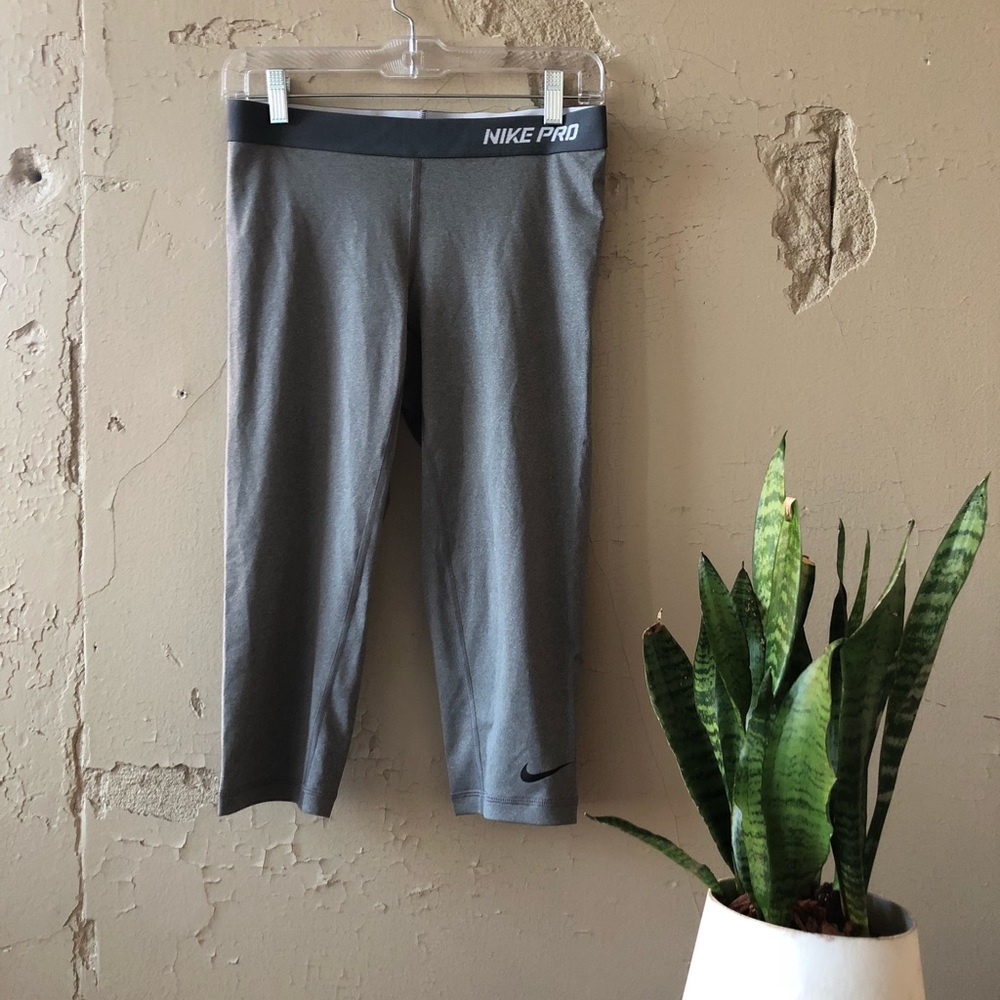 grey nike pro cropped leggings